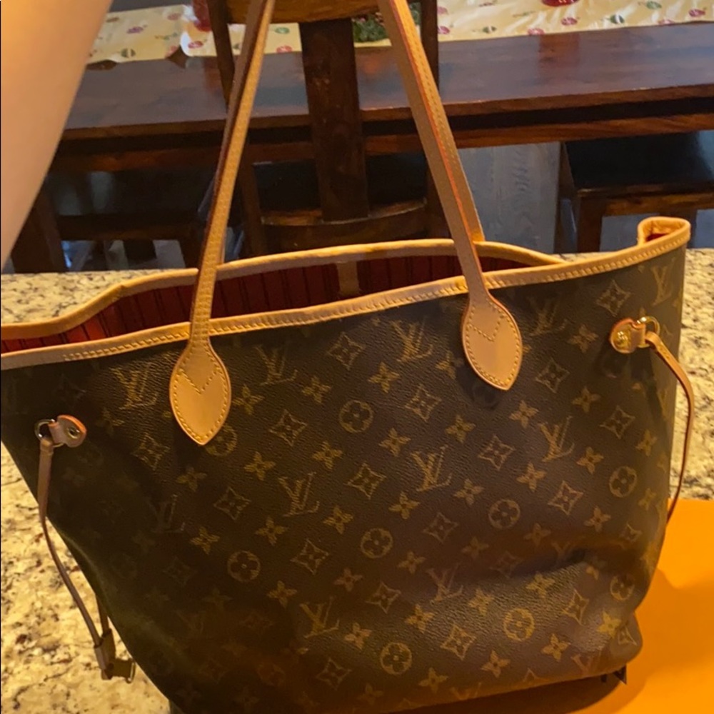 Louis Vuitton never full purse!